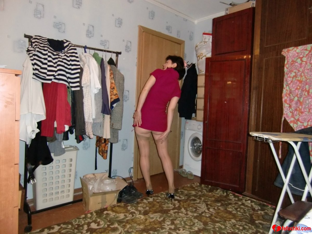 видео голая женщина ходит по квартире фото 64